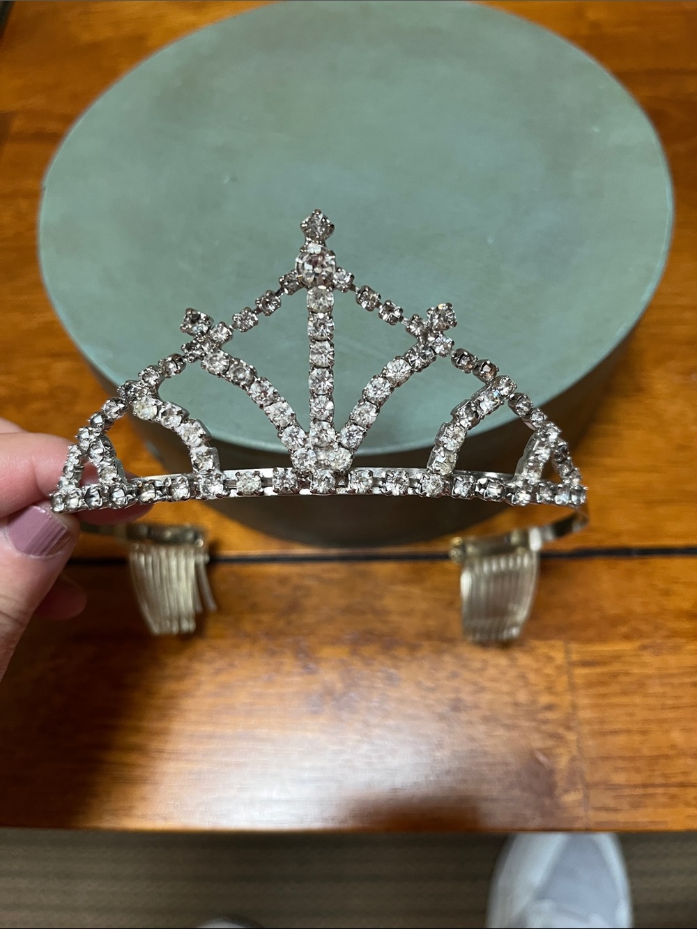 Vintage Rhinestone Faux Diamonds Silver Tiara Headband - Picture 4 of 9